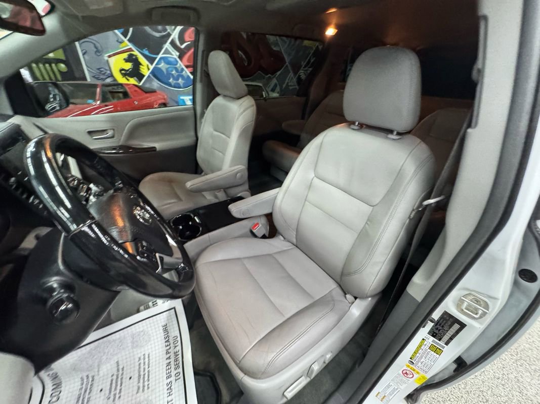 Used 2018 Toyota Sienna XLE Premium AWD/4WD image 11
