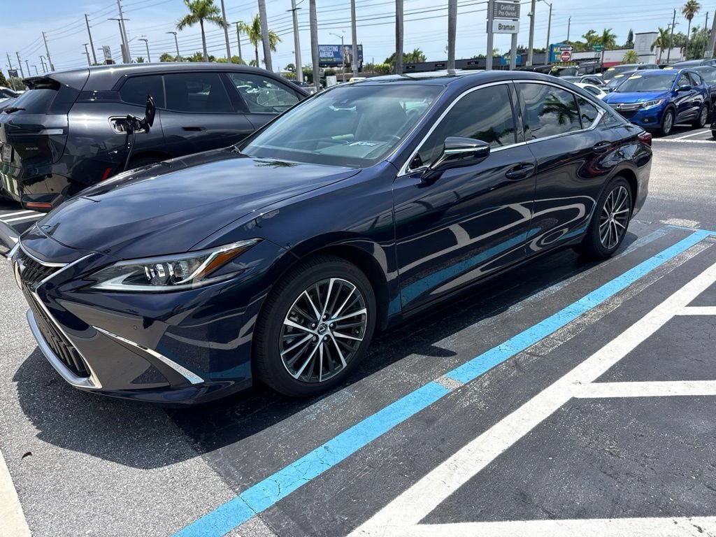 Used 2025 Lexus ES 350 w/ Premium Package FWD image 4