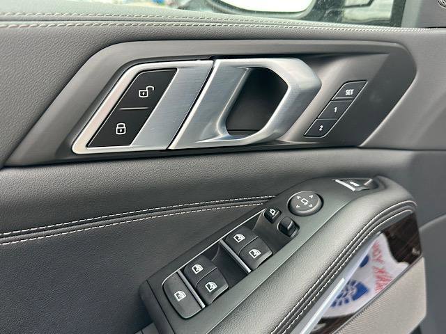 Certified 2024 BMW X5 xDrive40i w/ M Sport Package image 15