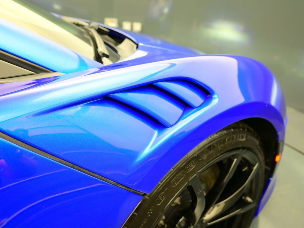 Used 2023 McLaren Artura image 9