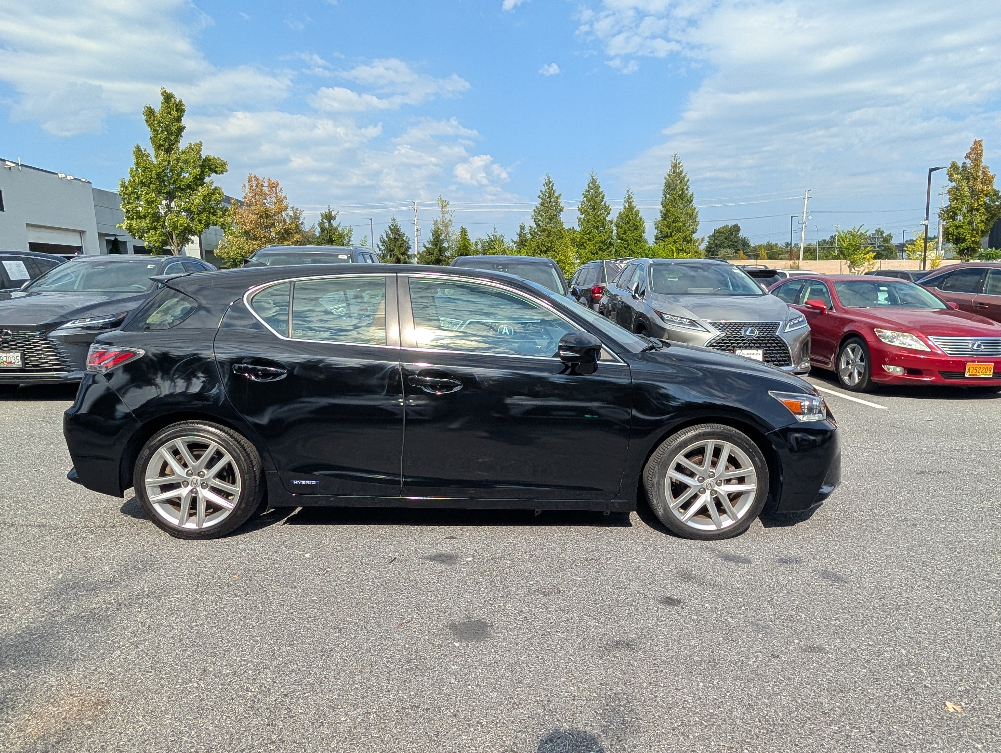 Used 2015 Lexus CT 200h w/ Navigation Package FWD image 2