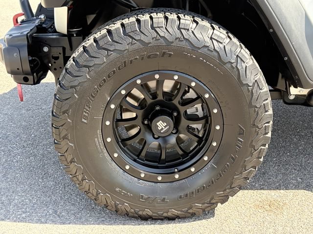 Used 2023 Jeep Wrangler Unlimited Rubicon w/ Cold Weather Group AWD/4WD image 32