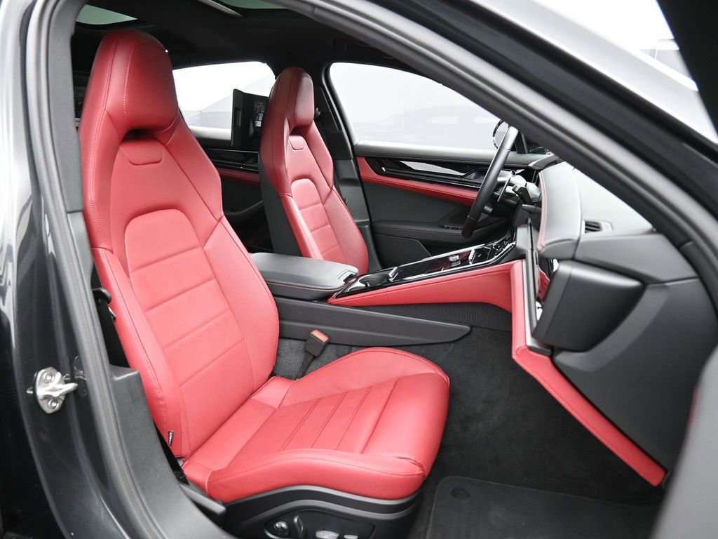 Certified 2024 Porsche Panamera 4 image 33