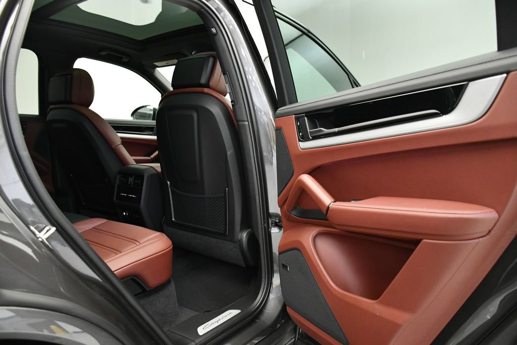 Certified 2025 Porsche Cayenne image 56