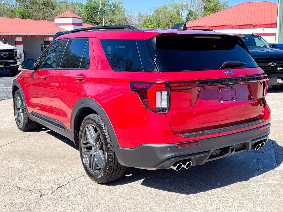 Used 2025 Ford Explorer ST w/ Sun And Sound Package image 5