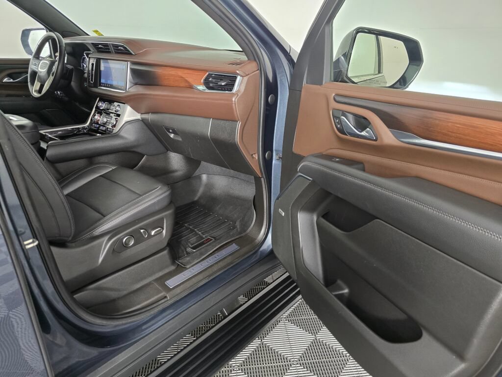 Used 2021 GMC Yukon Denali w/ Denali Ultimate Package AWD/4WD image 46