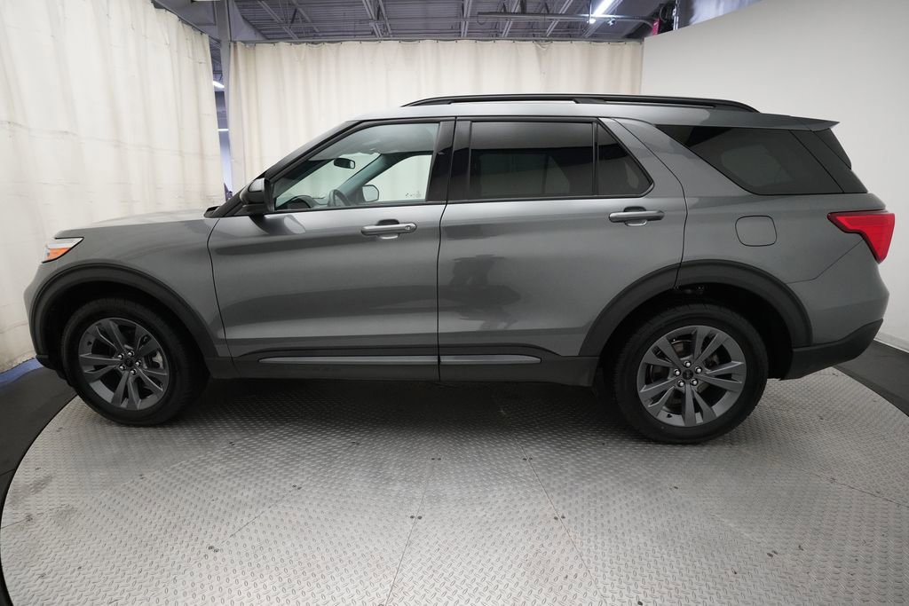 Used 2023 Ford Explorer XLT w/ Equipment Group 202A AWD/4WD image 25