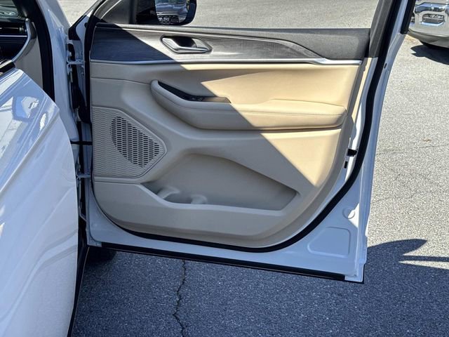 Used 2023 Jeep Grand Cherokee Limited w/ Trailer Tow Prep Group (B) image 10