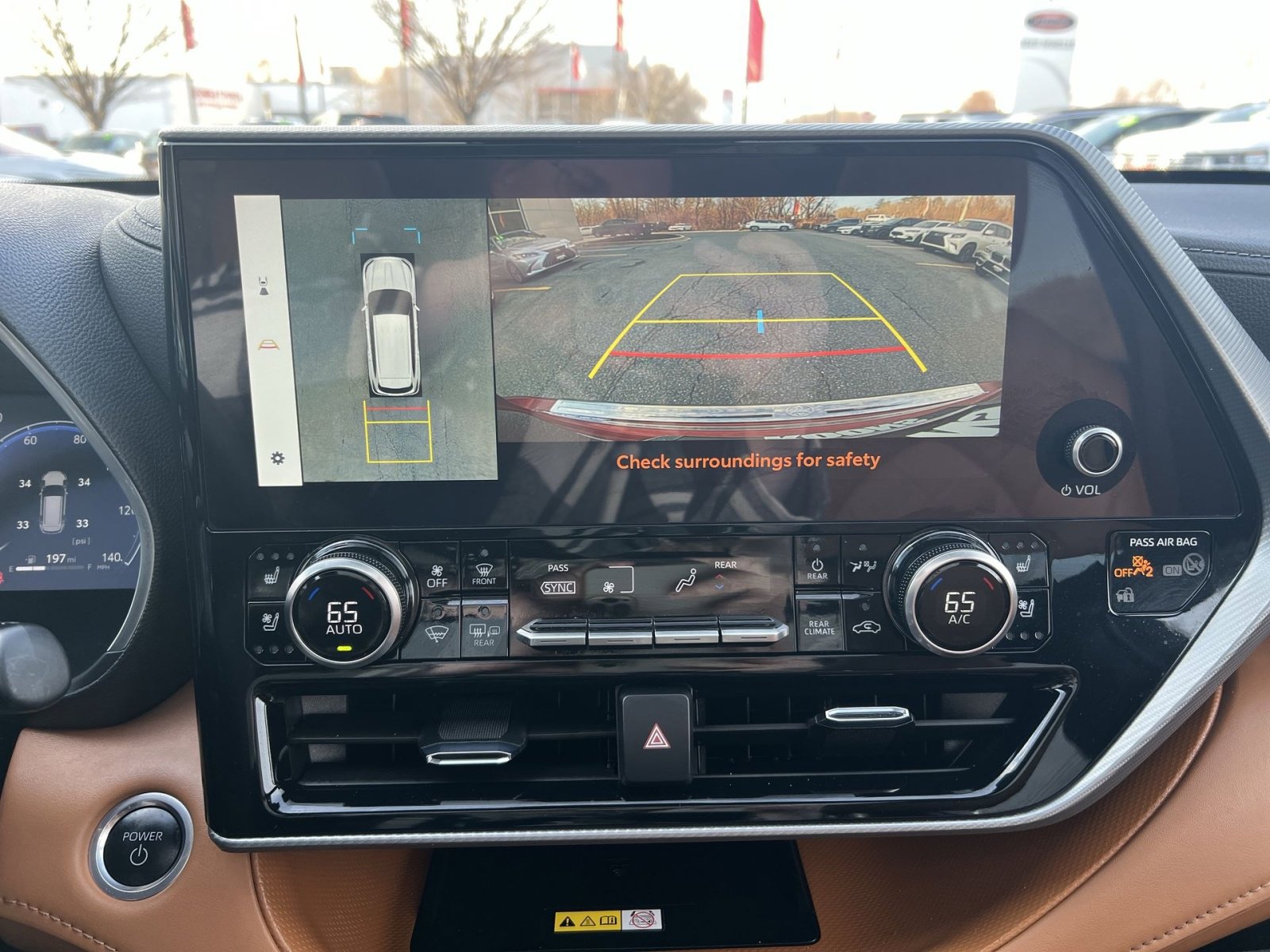 Used 2024 Toyota Highlander Platinum image 19