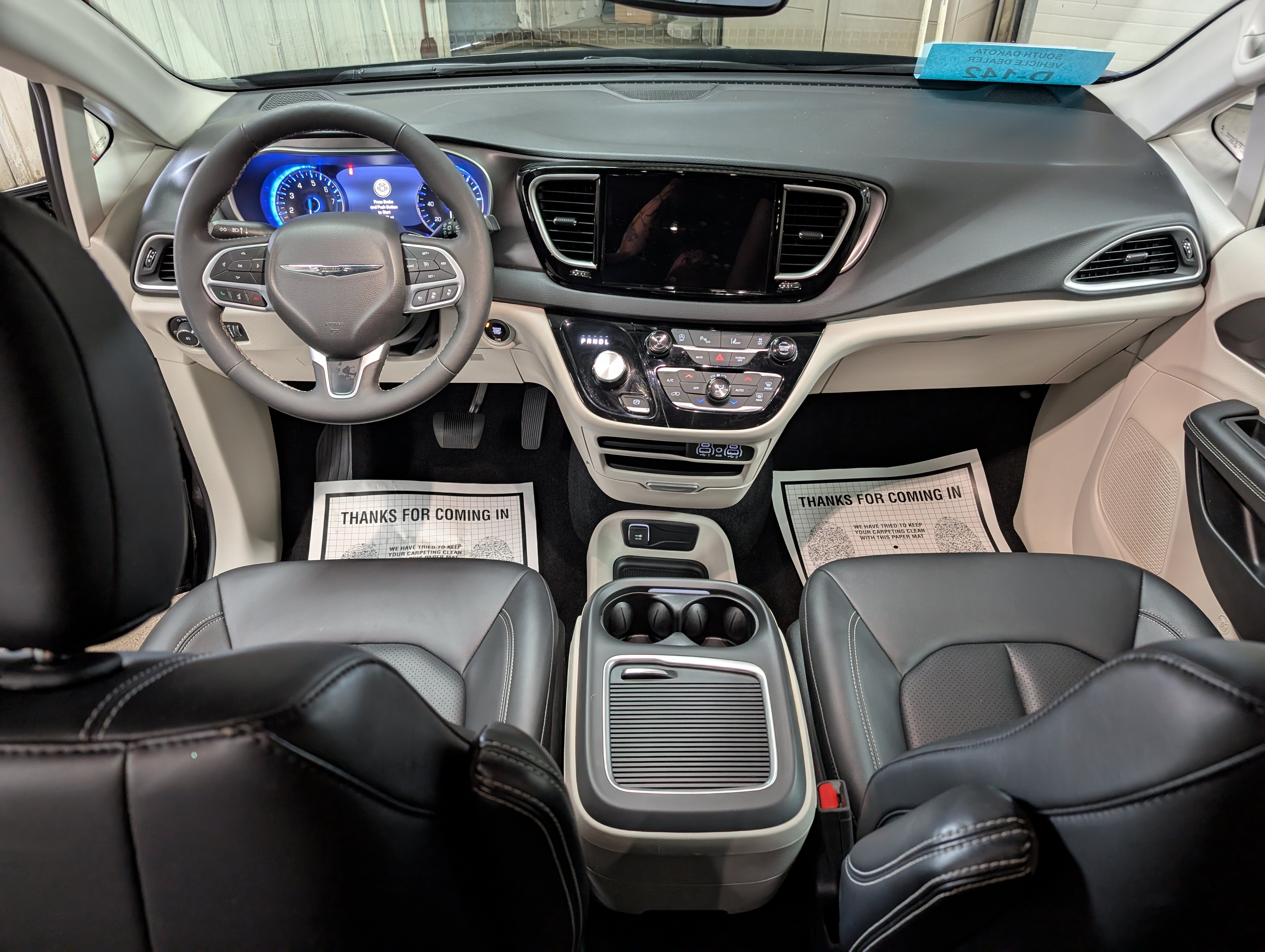 Used 2024 Chrysler Pacifica Touring-L FWD image 10