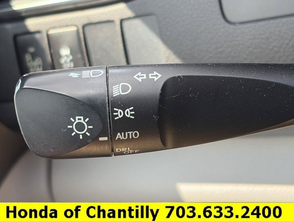 Used 2016 Toyota Camry XLE w/ Moonroof Package FWD image 10