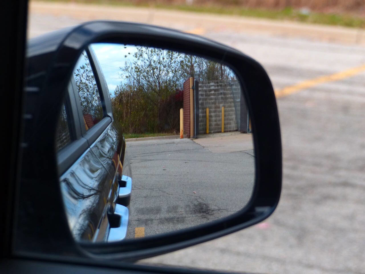 Used 2025 Kia Carnival EX image 50