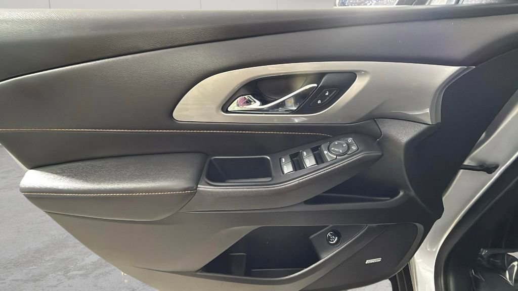 Used 2021 Chevrolet Traverse RS image 24