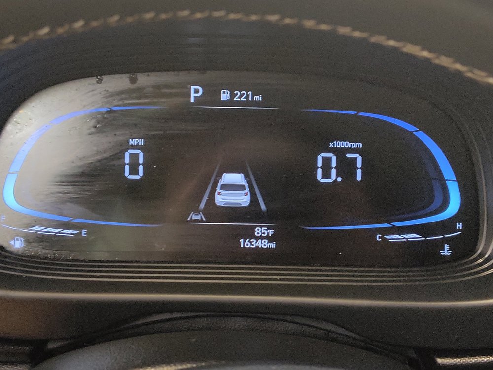 Used 2025 Hyundai Venue Limited FWD image 23