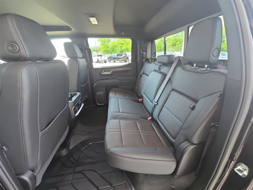 Used 2025 Chevrolet Silverado 1500 High Country w/ High Country Premium Package AWD/4WD image 25
