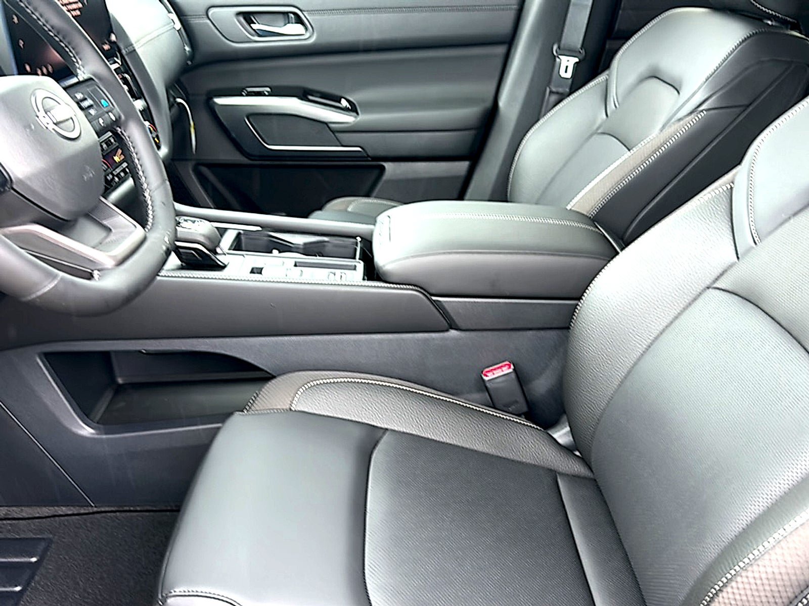 New 2026 Nissan Pathfinder SL FWD image 10