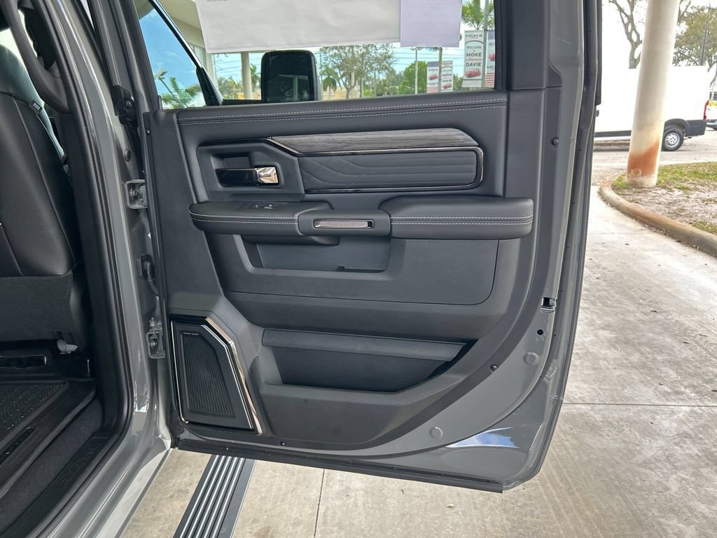 New 2026 RAM 3500 Limited AWD/4WD image 40