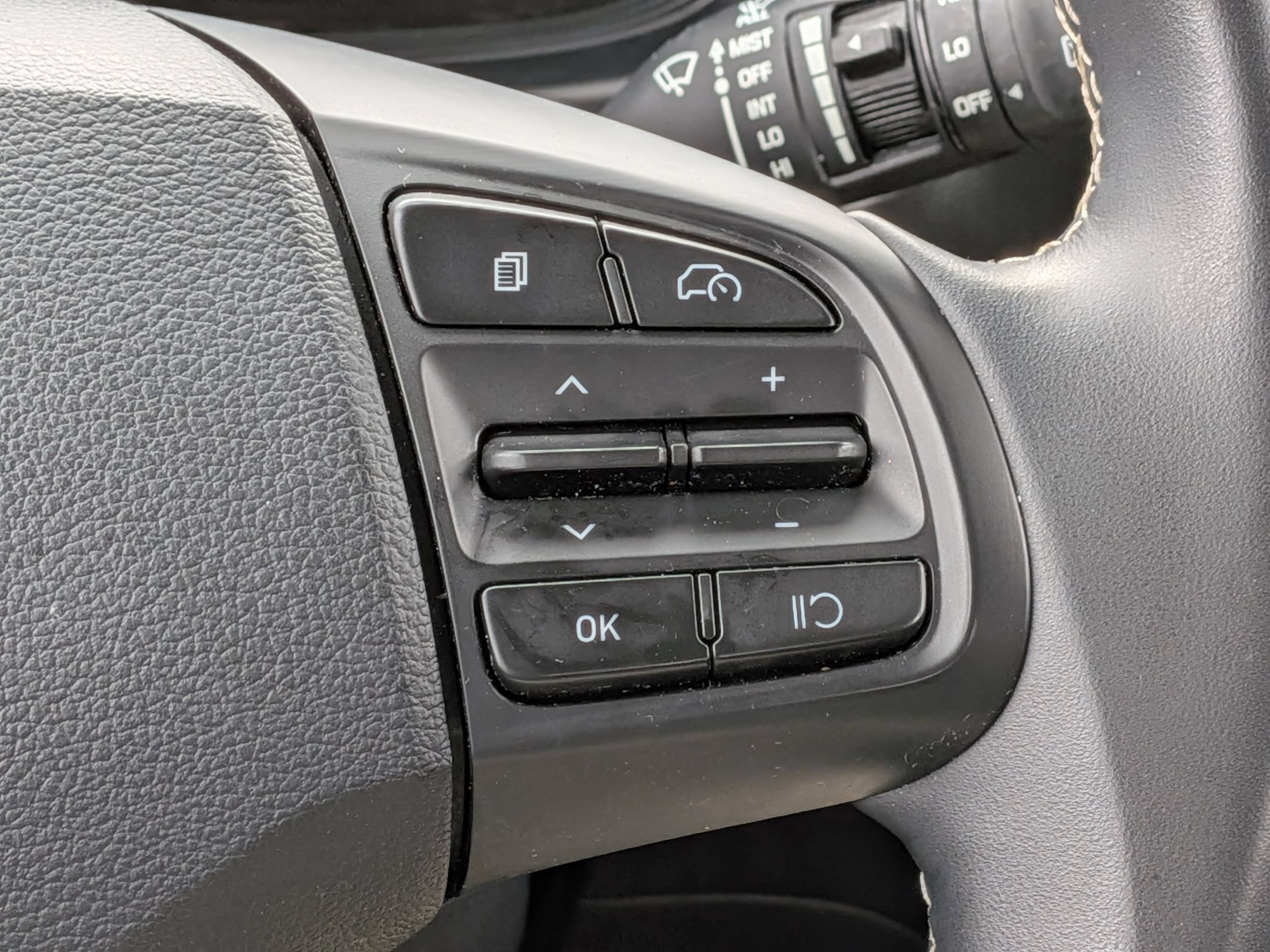 Used 2024 Hyundai Venue Limited FWD image 19
