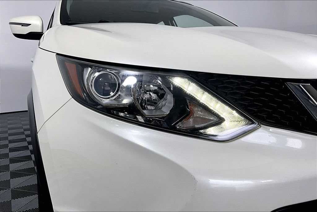 Used 2018 Nissan Rogue Sport SV w/ SV All-Weather Package AWD/4WD image 28