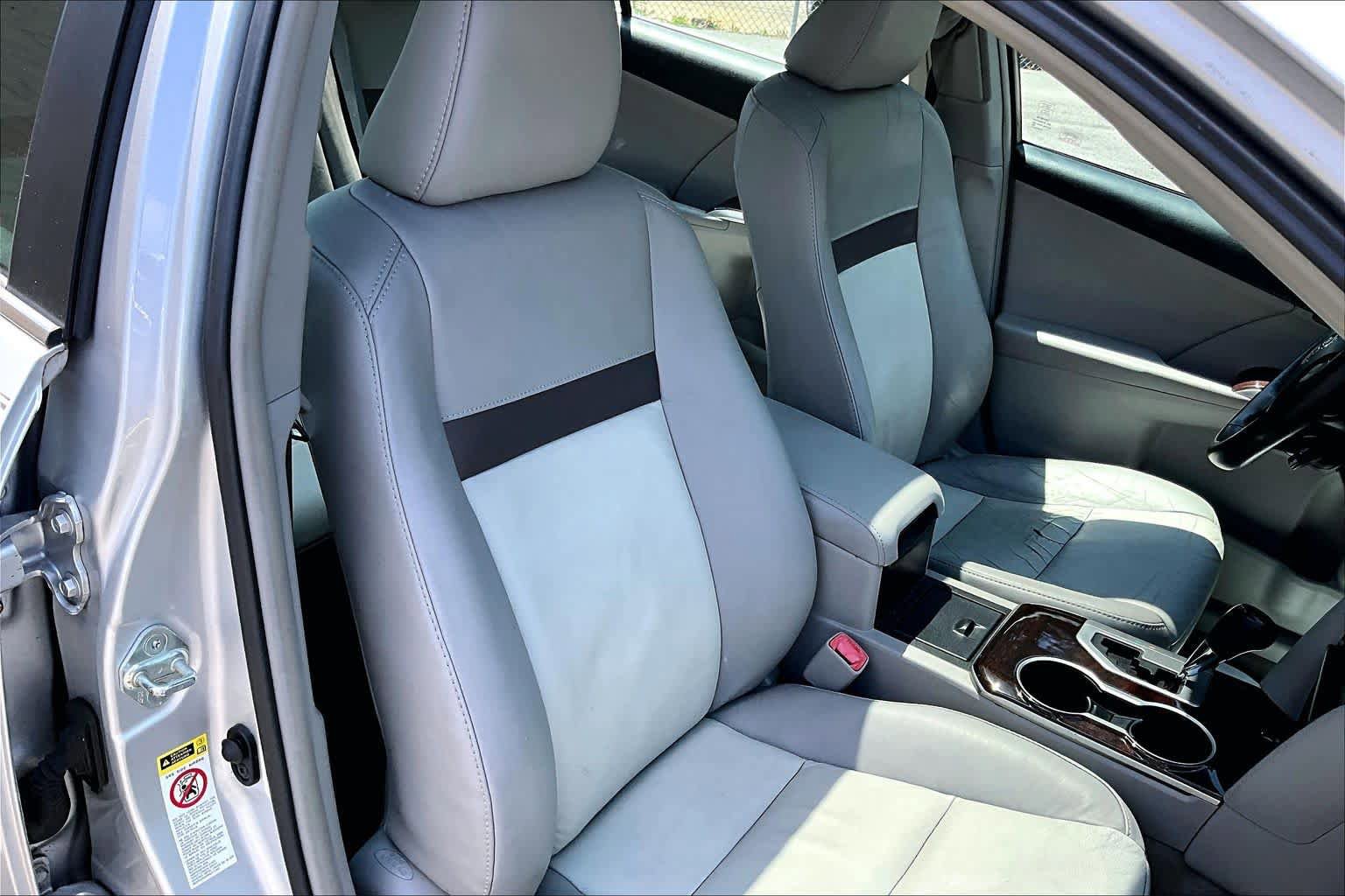 Used 2012 Toyota Camry XLE w/ Leather Pkg FWD image 9