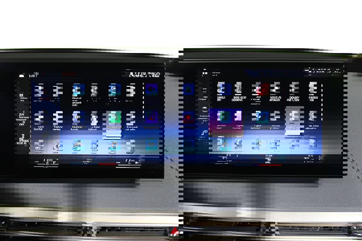 Used 2023 BMW iX xDrive50 w/ Sport Package image 21