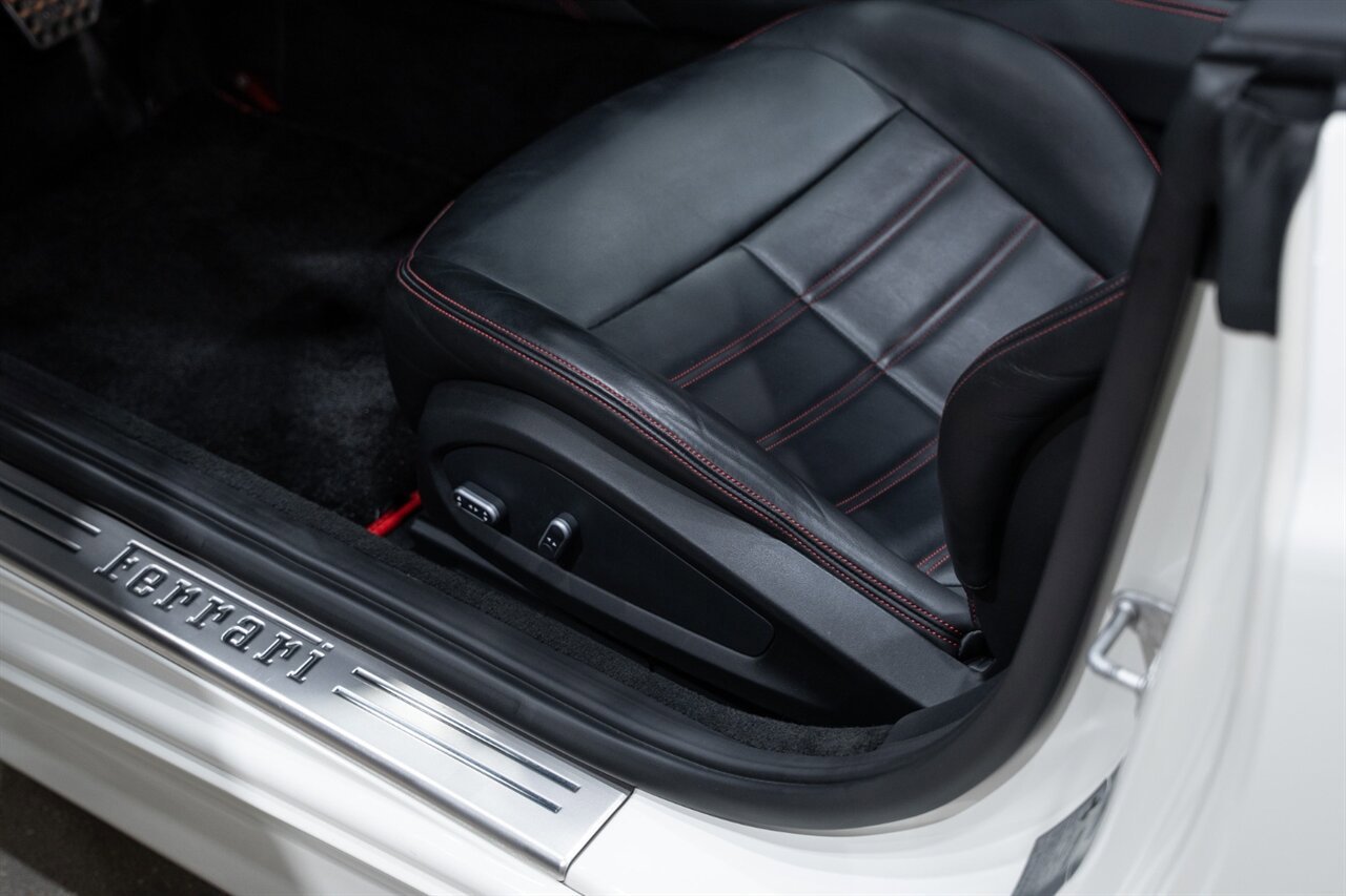 Used 2016 Ferrari California T RWD image 27
