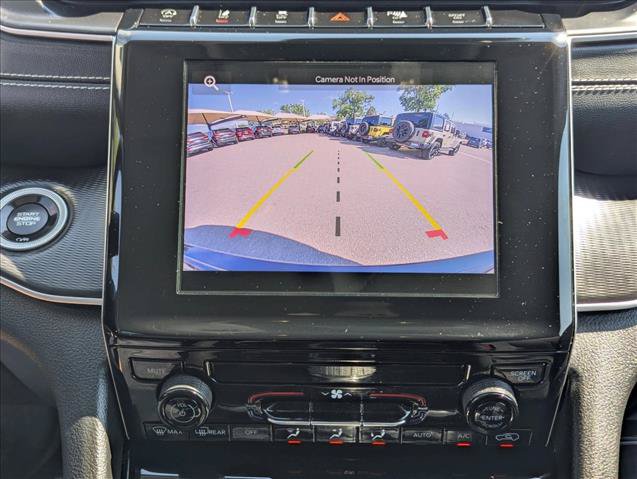 Used 2023 Jeep Grand Cherokee Laredo AWD/4WD image 13
