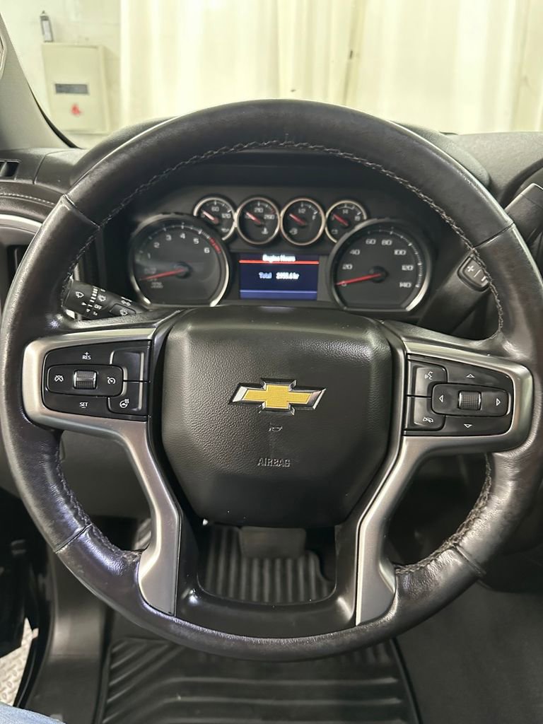 Used 2022 Chevrolet Silverado 1500 LT AWD/4WD image 15