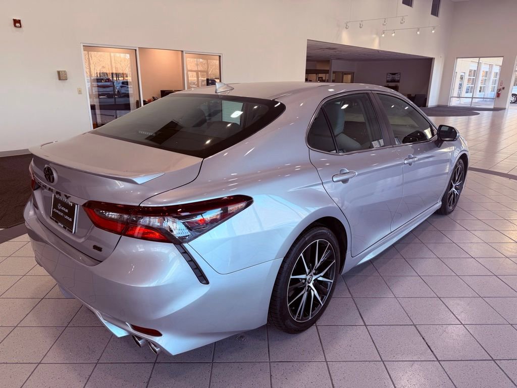 Used 2022 Toyota Camry SE image 12