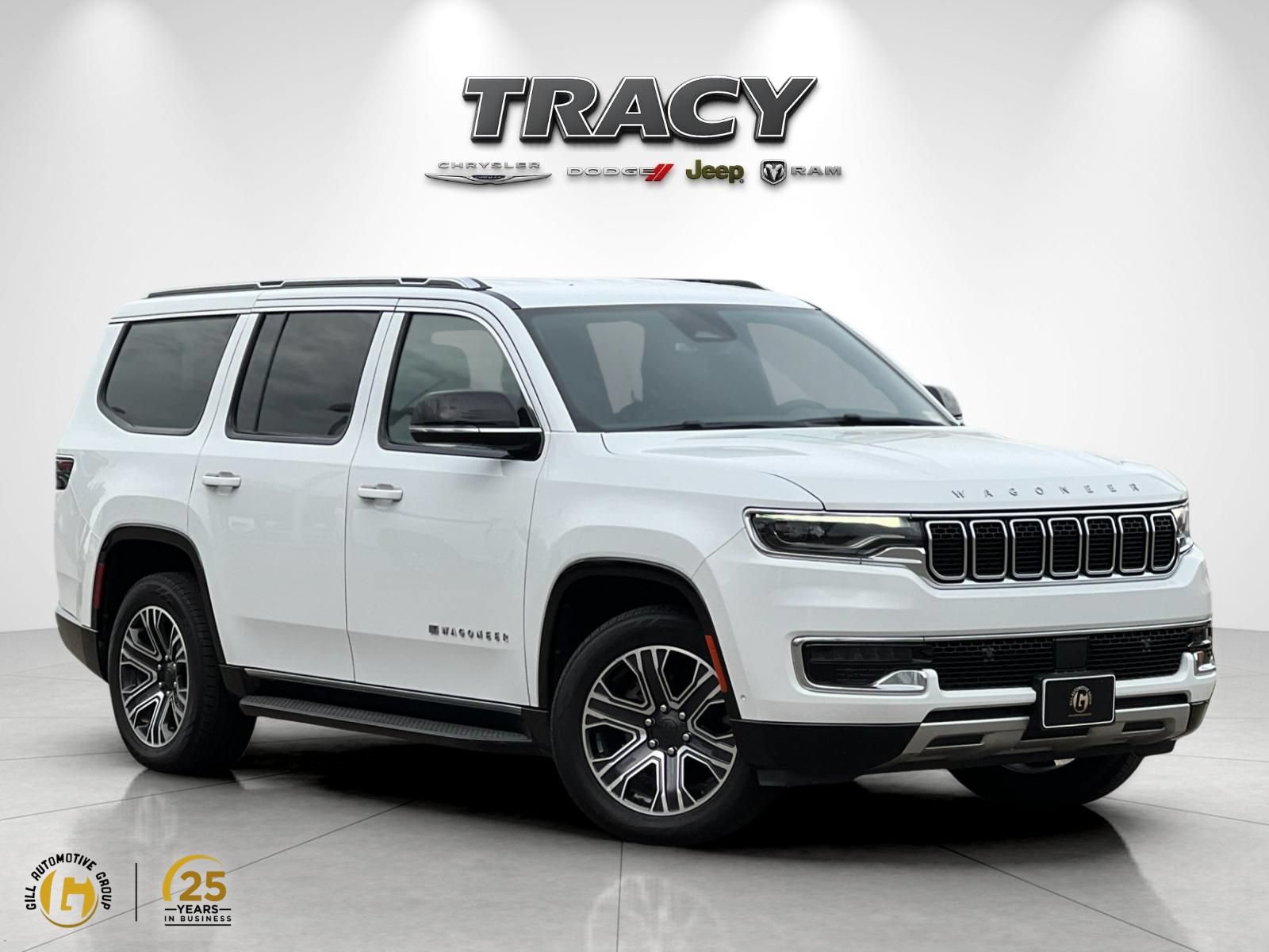 Used 2024 Jeep Wagoneer Series II w/ Flexible Seating Group RWD image 1