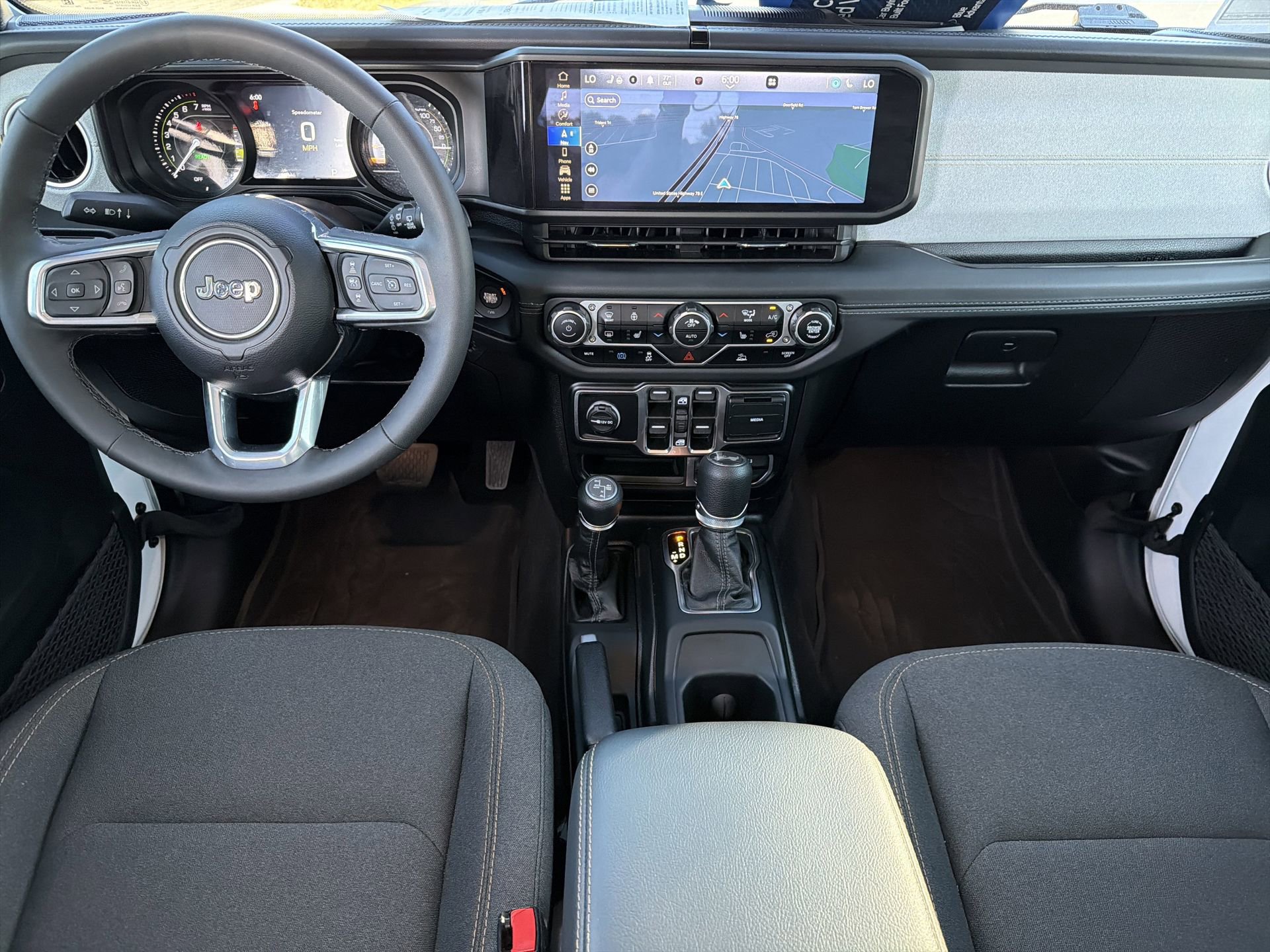 Used 2025 Jeep Wrangler Unlimited Sahara AWD/4WD image 2