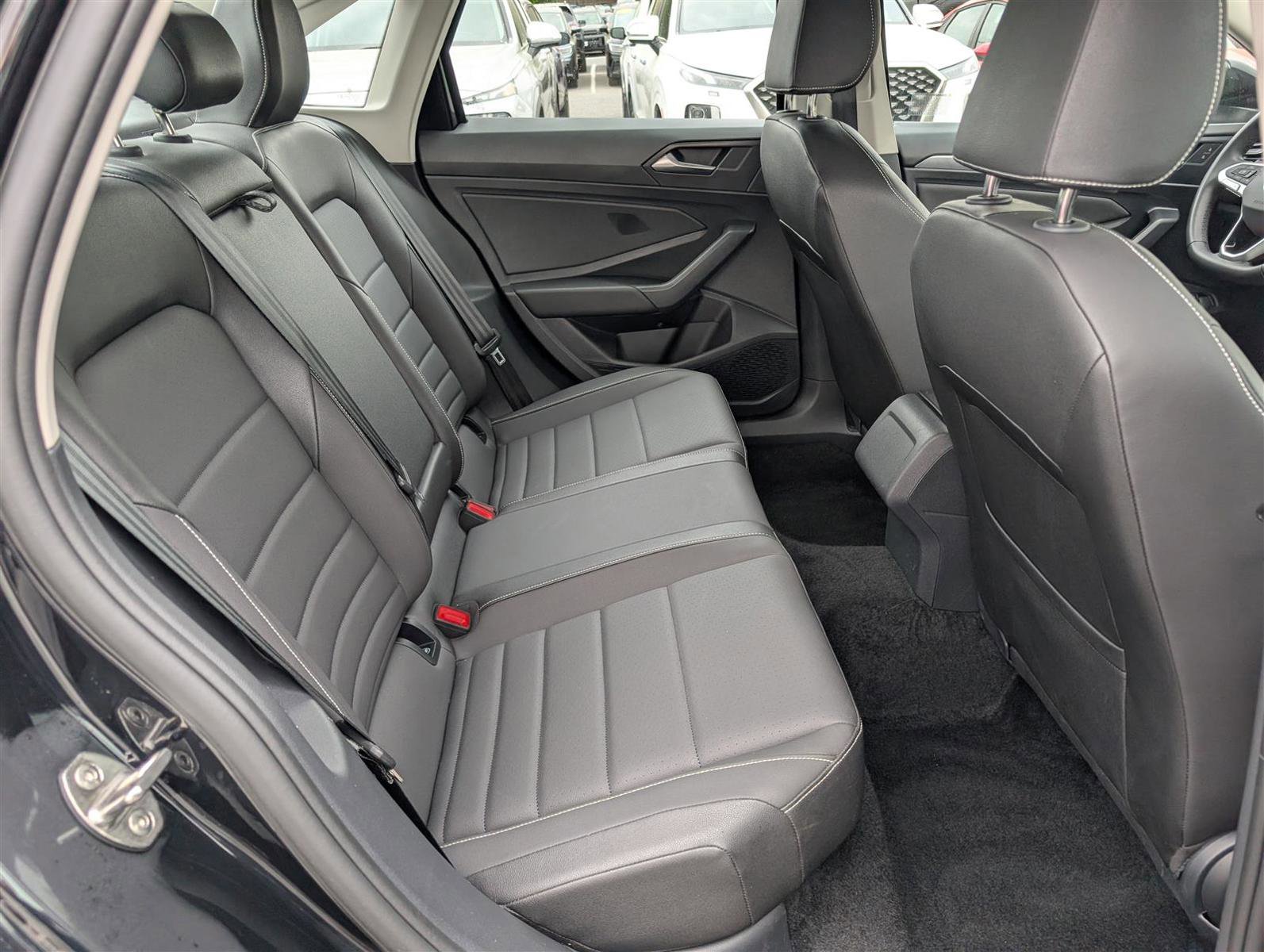 Used 2024 Volkswagen Jetta SE image 12