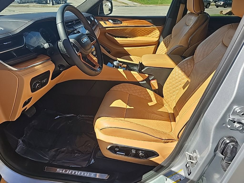 Certified 2025 Jeep Grand Cherokee Summit AWD/4WD image 17