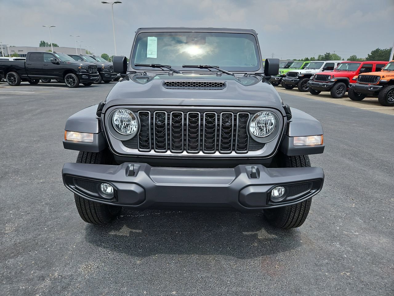 New 2025 Jeep Gladiator Sport image 2