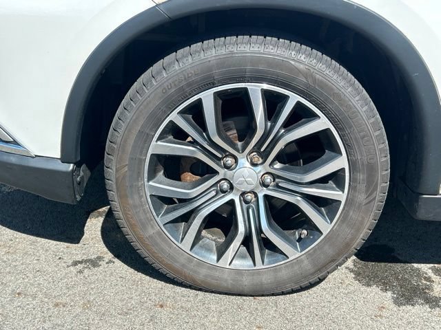 Used 2016 Mitsubishi Outlander GT AWD/4WD image 13