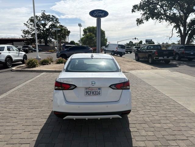 Used 2022 Nissan Versa SV FWD image 4