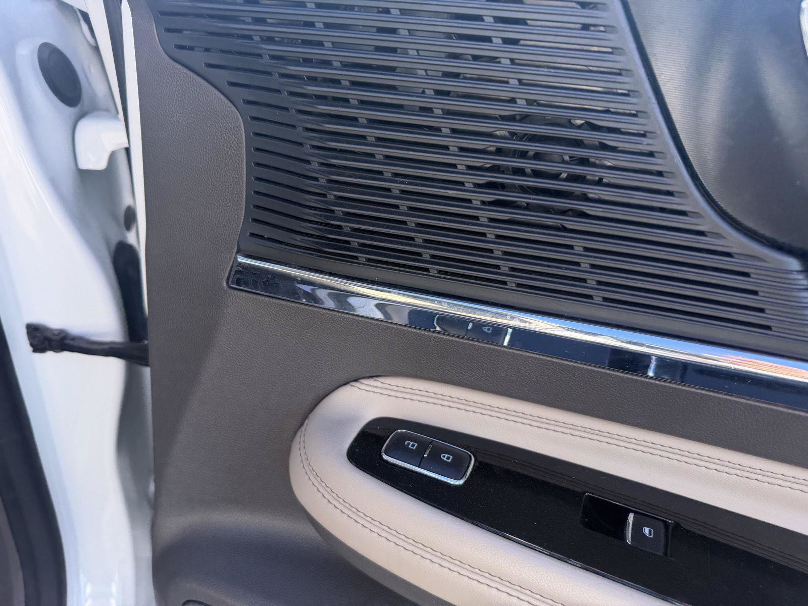 Used 2020 Lincoln Corsair FWD w/ Premium Package image 24
