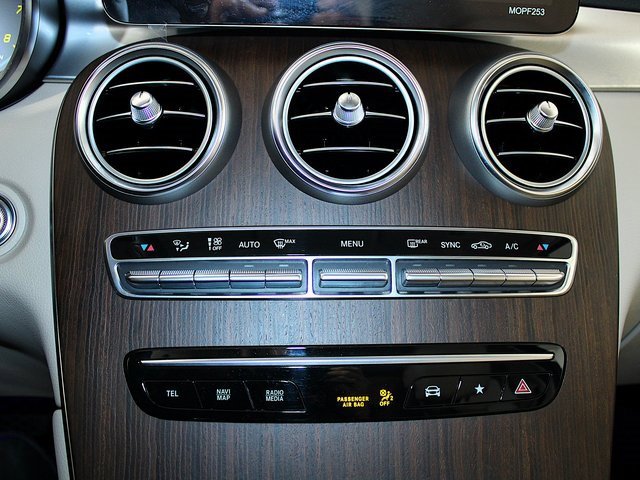 Used 2021 Mercedes-Benz GLC 300 4MATIC image 15