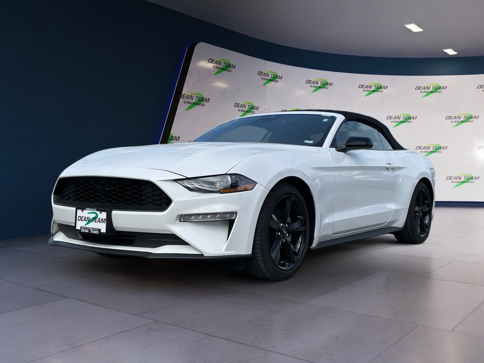 Used 2022 Ford Mustang Convertible w/ Equipment Group 101A RWD image 3