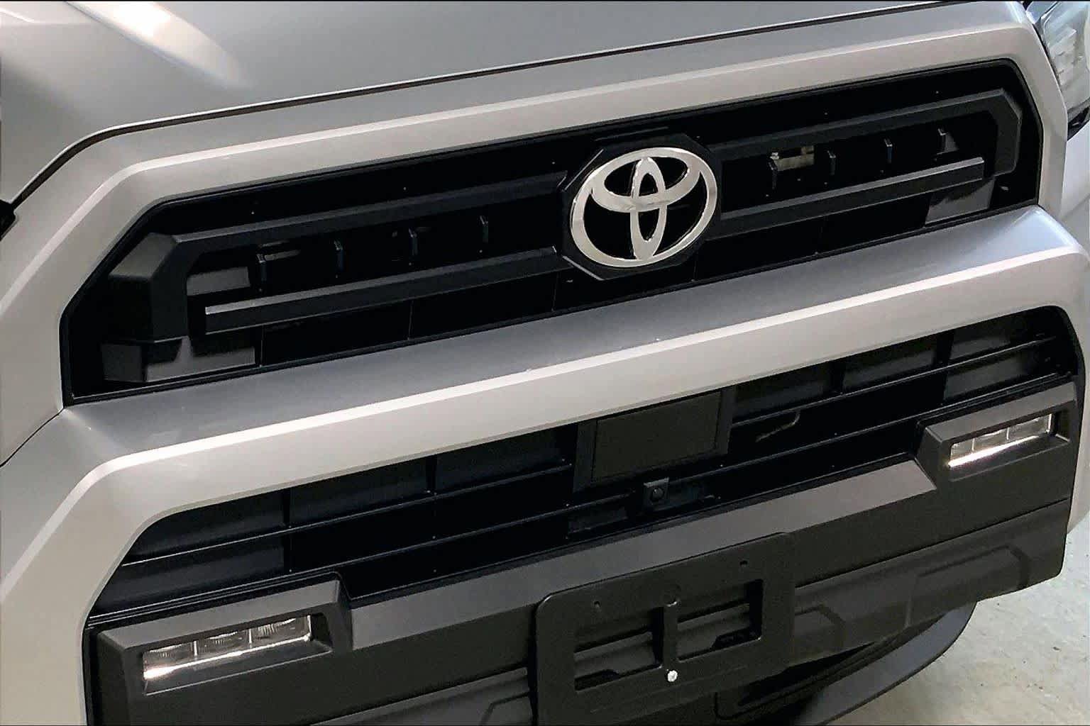 Used 2025 Toyota 4Runner SR5 image 32