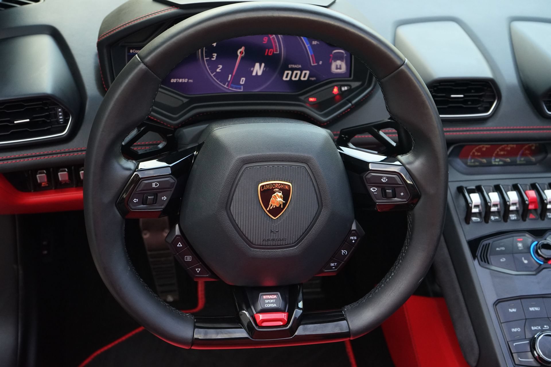 Used 2017 Lamborghini Huracan LP 610-4 AWD/4WD image 13