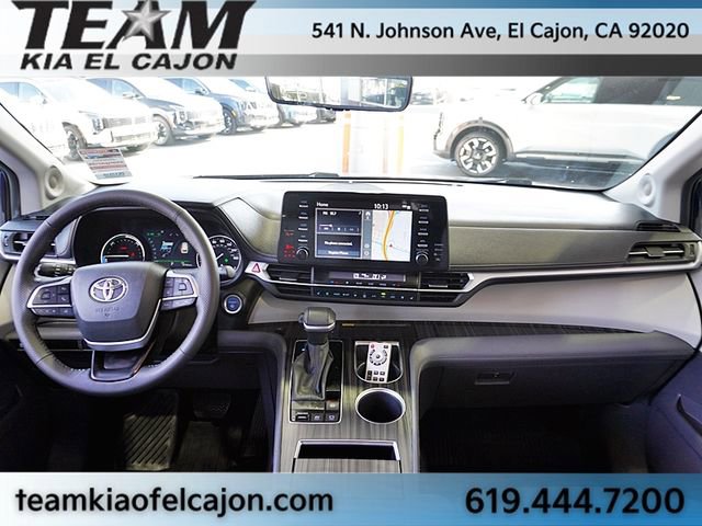 Used 2024 Toyota Sienna Limited image 22