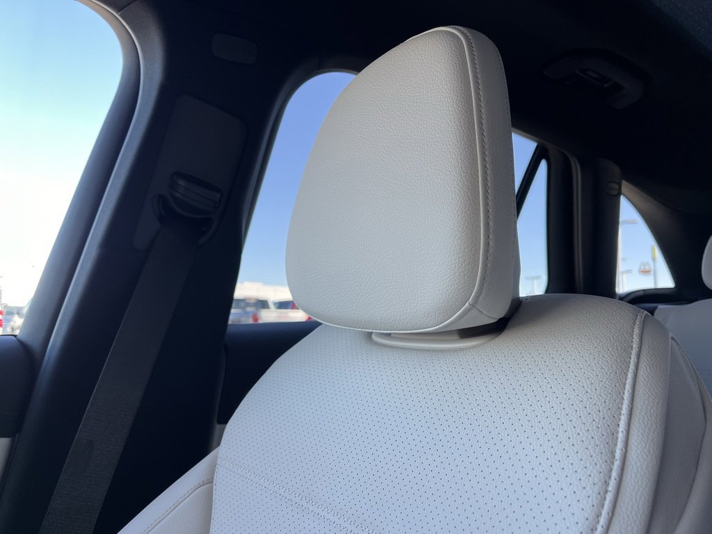 Used 2025 Mercedes-Benz GLC 350e 4MATIC image 49