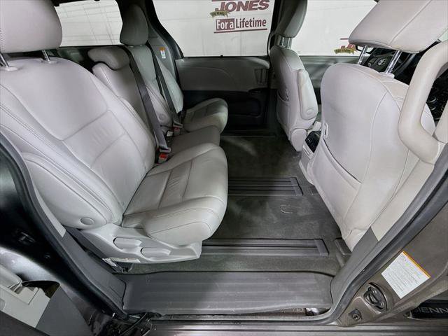 Certified 2019 Toyota Sienna XLE w/ Carpet Mat Package FWD image 29