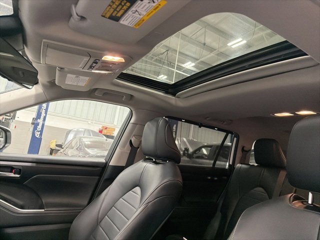 Certified 2024 Toyota Highlander AWD image 17