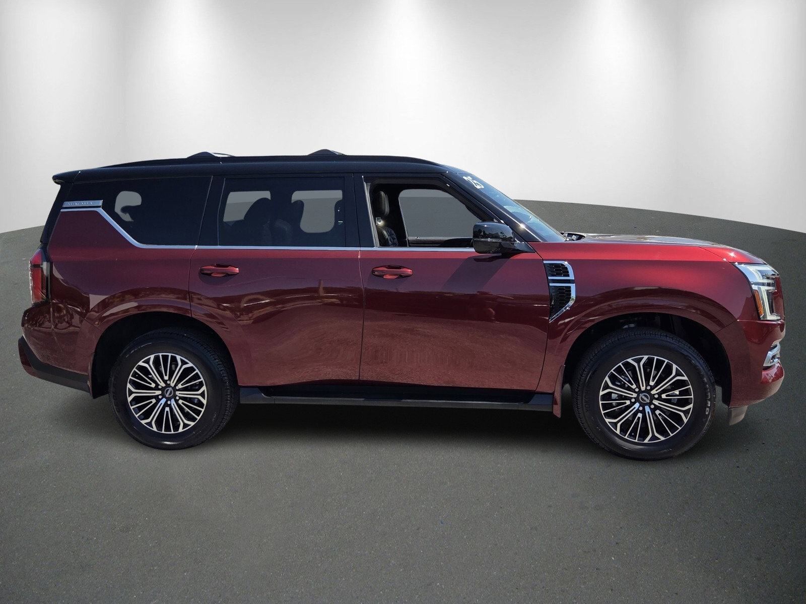 Used 2025 Nissan Armada Platinum image 8