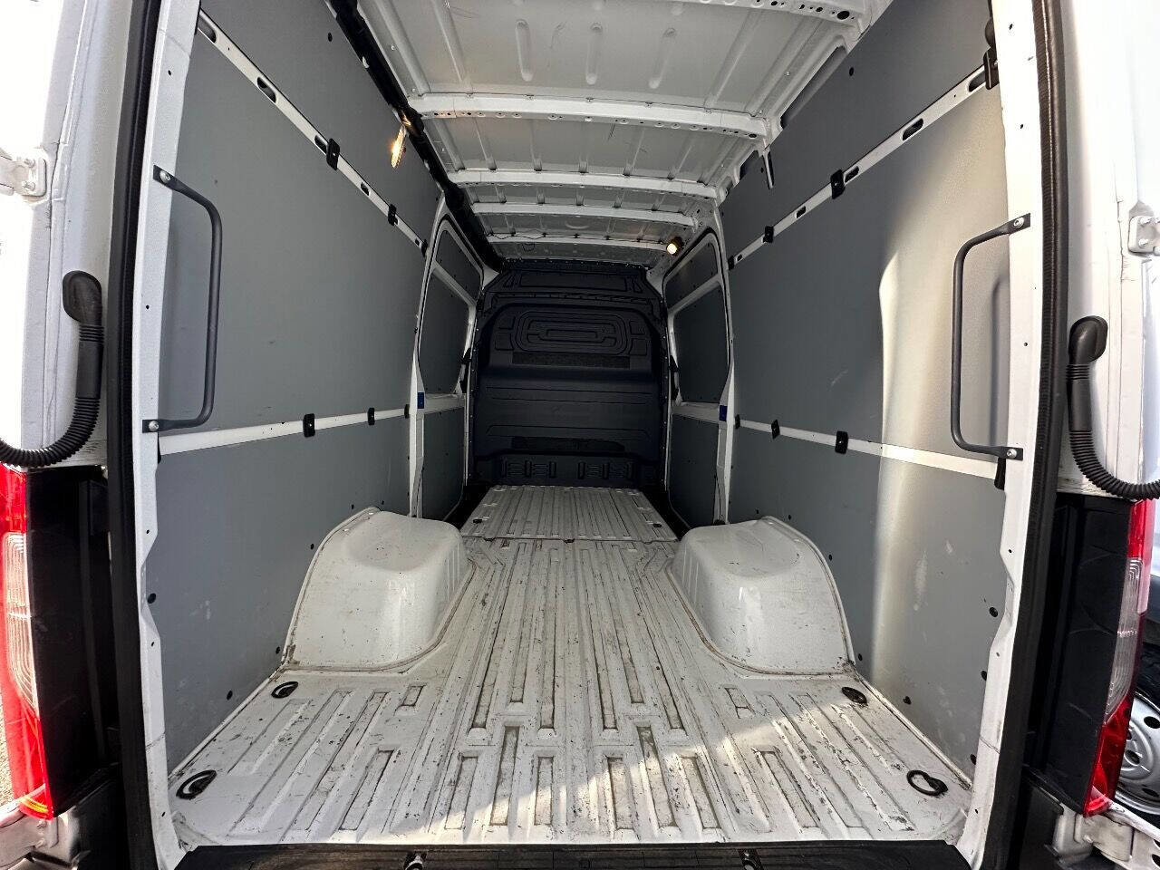 Used 2019 Freightliner Sprinter 3500 image 27