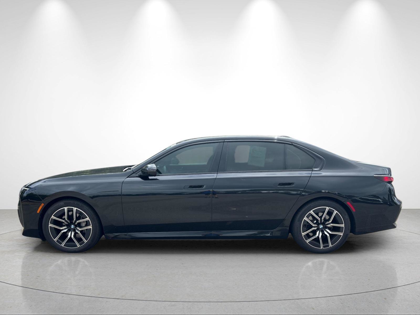 Used 2024 BMW 740i RWD image 2