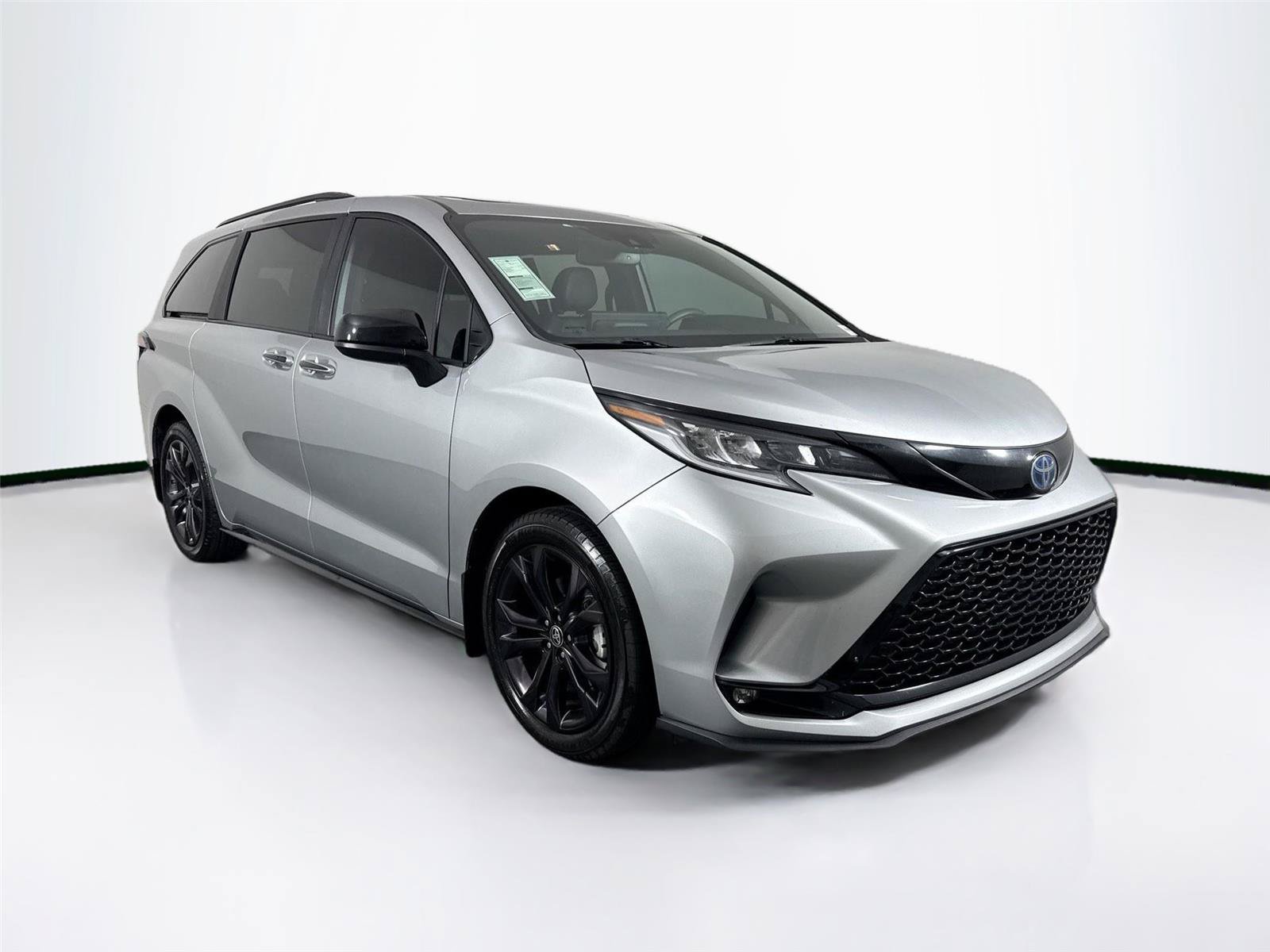 Certified 2025 Toyota Sienna XSE w/ XSE Plus Package FWD image 10