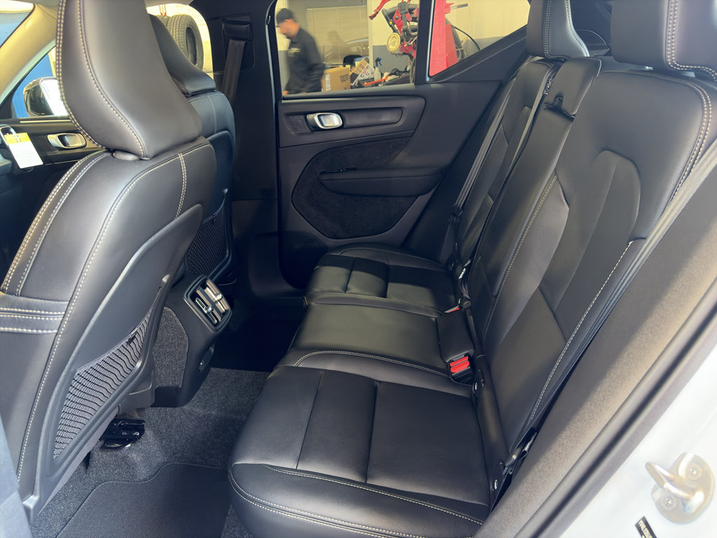 New 2026 Volvo XC40 B5 Core AWD/4WD image 12